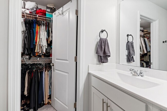 Building Photo - Modern 3-Bedroom Townhome in Magnolia Trace!