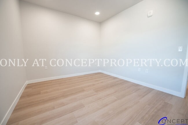 Building Photo - Modern Design, Exceptional Space: Discover This 3-Bedroom Residence at Studio Crossing!