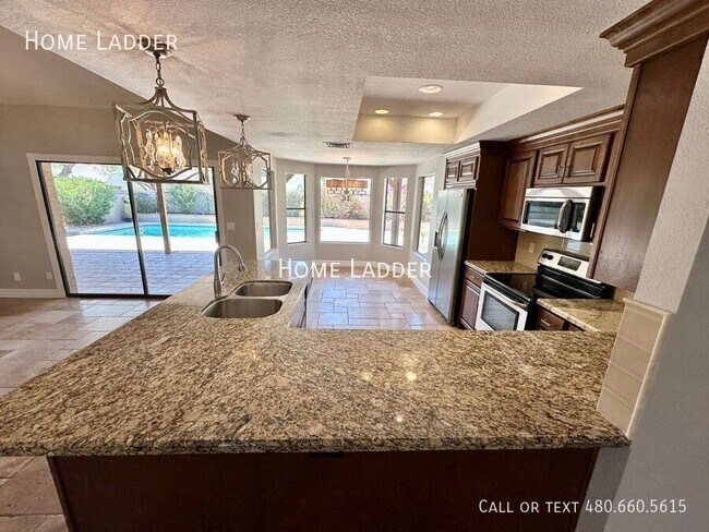 Building Photo - 10570 E San Salvador Dr