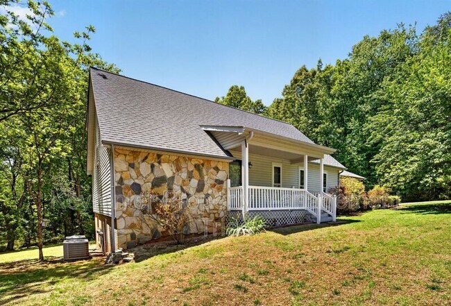 Building Photo - 407 Grenham Rd