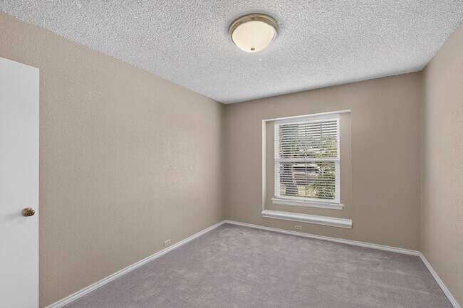 Building Photo - 1207 Mistywood Ln
