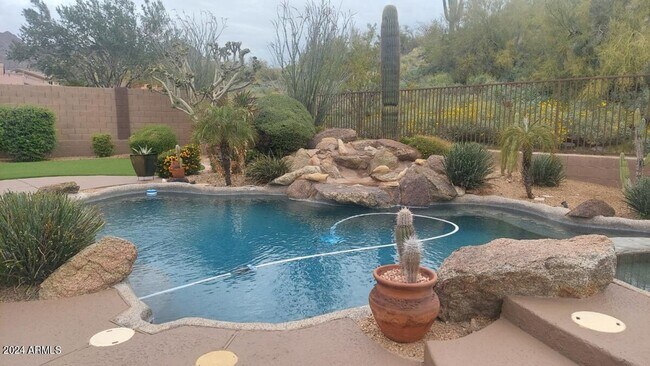 Building Photo - GORGEOUS SCOTTSDALE HOME WITH A BACKYARD TO DIE FOR!!