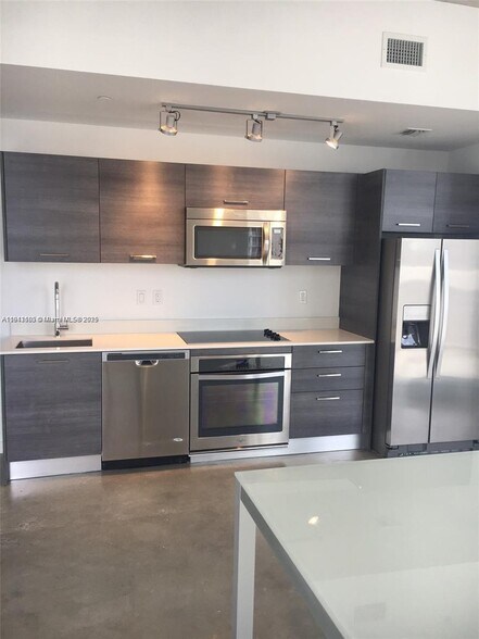 Primary Photo - 151 SE 1st St