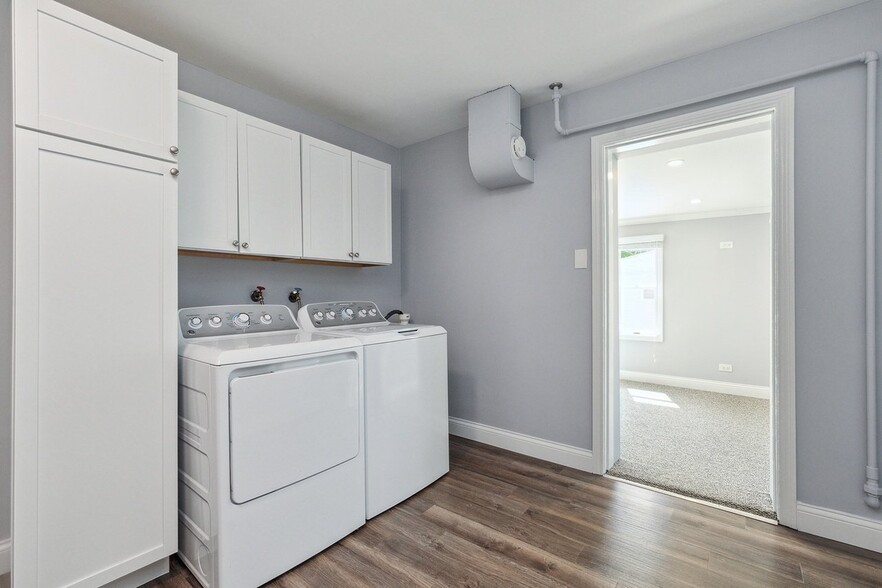 Building Photo - 9604 S Knox Ave