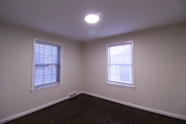 Building Photo - November FREE On This 2 Bedroom 1 Bath Dup...