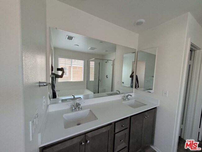 Building Photo - 295 Fuerte Dr