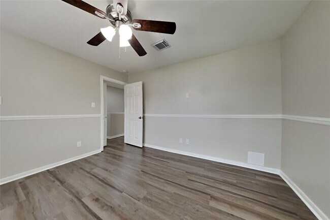 Building Photo - 728 Pateway Ct