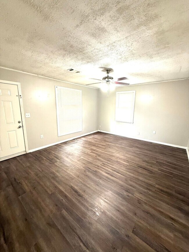 Building Photo - 1205 Cottondale Rd