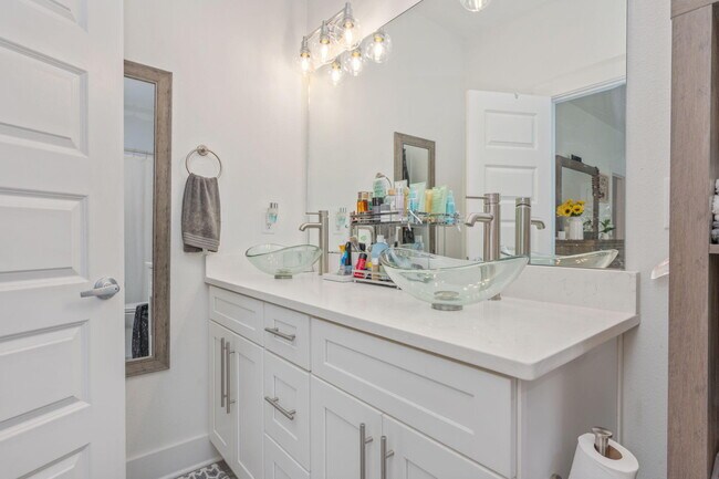 Building Photo - 150 Hibiscus Ave