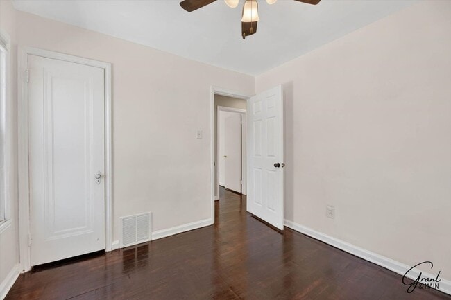 Building Photo - $1300 3 bedroom bungalow