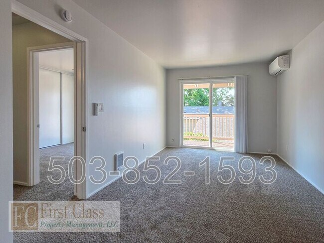 Building Photo - 8500 SW Canyon Dr