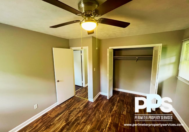 Building Photo - 6999 Knollwood Dr