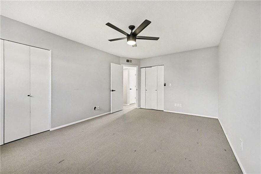 Building Photo - 3615 NE 68th Ter