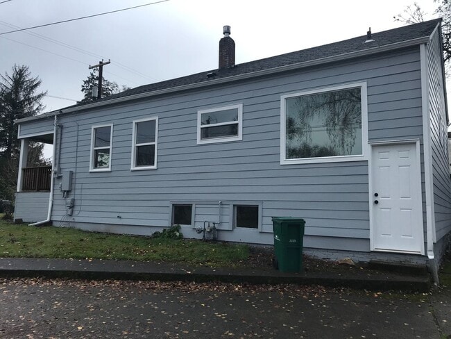 Building Photo - 2BR Home in Forest Grove OR