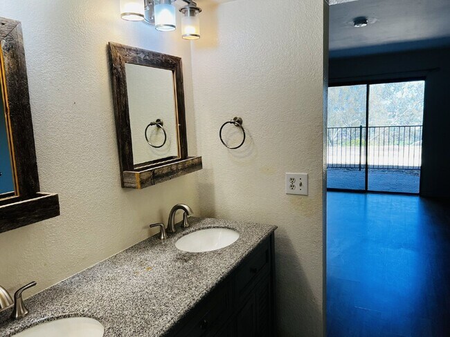 Building Photo - 3036 Avenida Christina