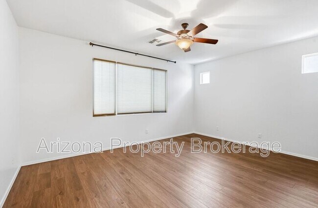 Building Photo - 4551 Luna Rd W