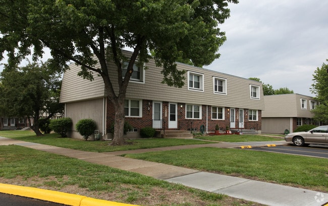 Primary Photo - Fox Ridge Townhouses