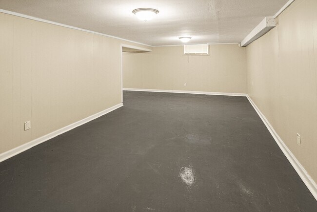 Building Photo - 1201 Billings Dr