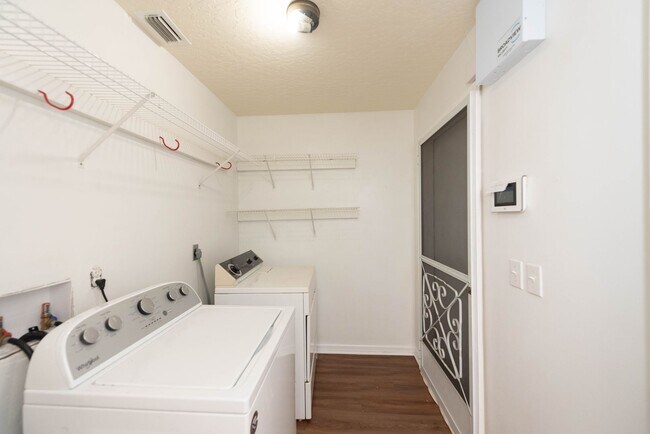 Building Photo - 1236 Buffing Cir SE