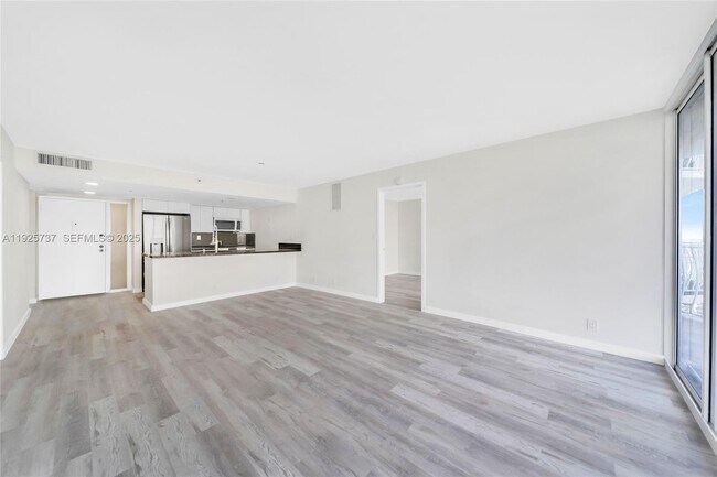 Building Photo - 7601 E Treasure Dr