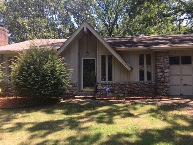 Building Photo - 1115 Briar Creek Rd