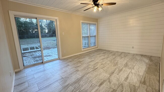 Building Photo - 112 Crestview Dr