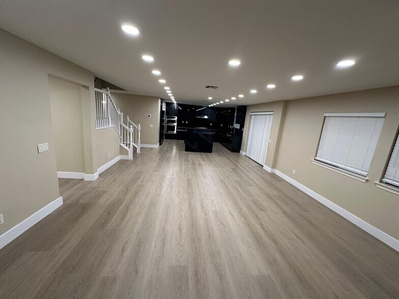 Building Photo - 32654 Via Perales