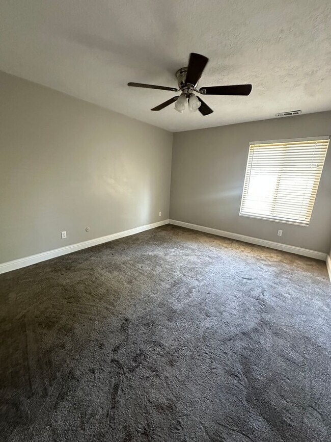 Building Photo - Beautiful Bountiful Home!