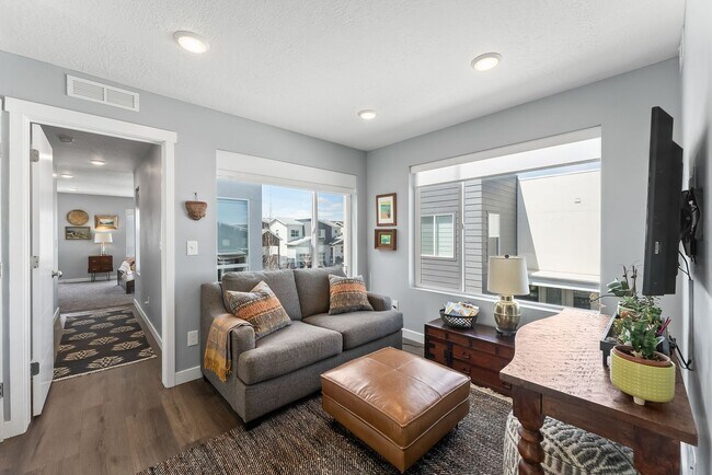Building Photo - 6682 Serviceberry Dr