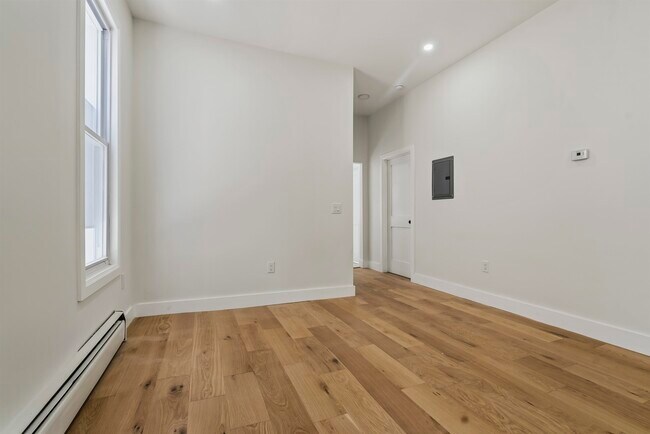 Building Photo - 1102 Central Ave