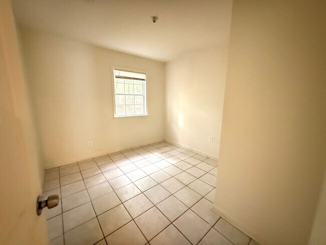 Building Photo - 8720 Mornington Dr