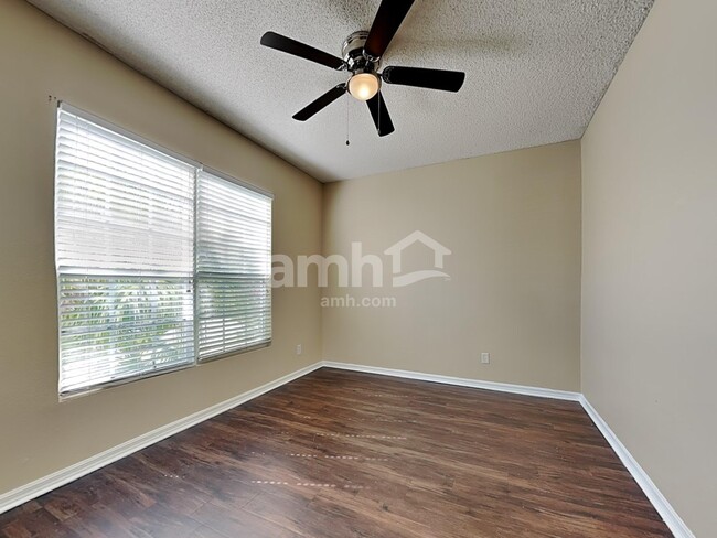 Building Photo - 990 Riviera Point Dr