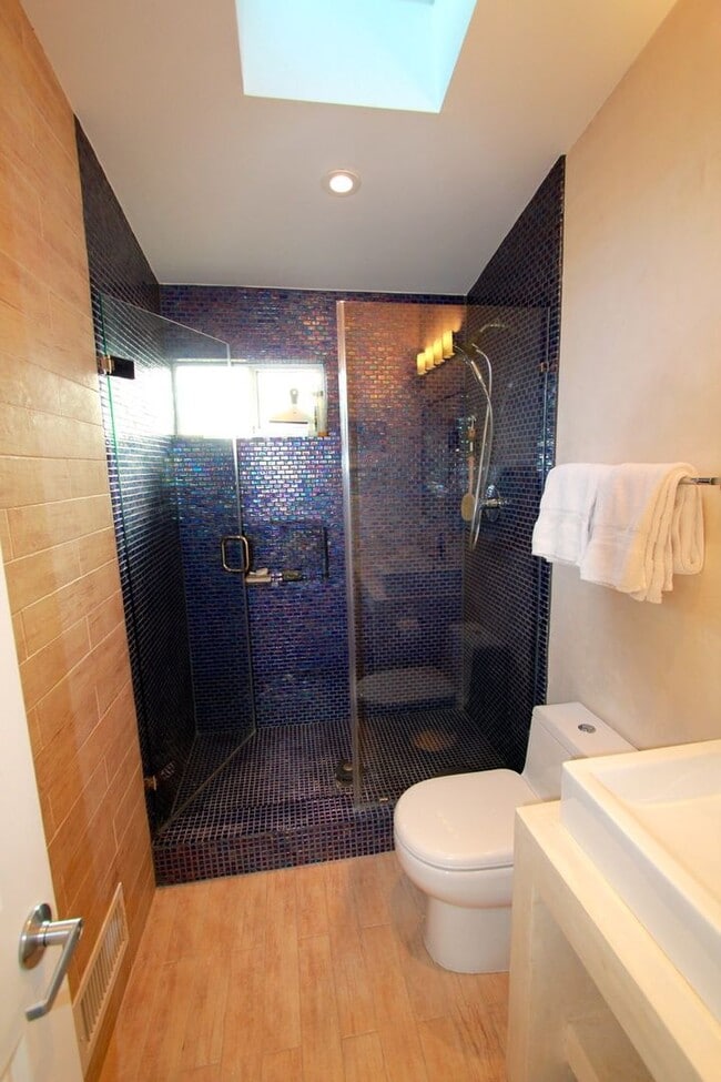 Building Photo - CALL TO BOOK!! Historic & Remodeled 2-Bedr...