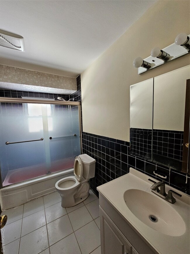 Building Photo - 102 Birchwood Park Dr