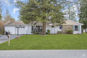 Building Photo - 12 Pinehurst Dr
