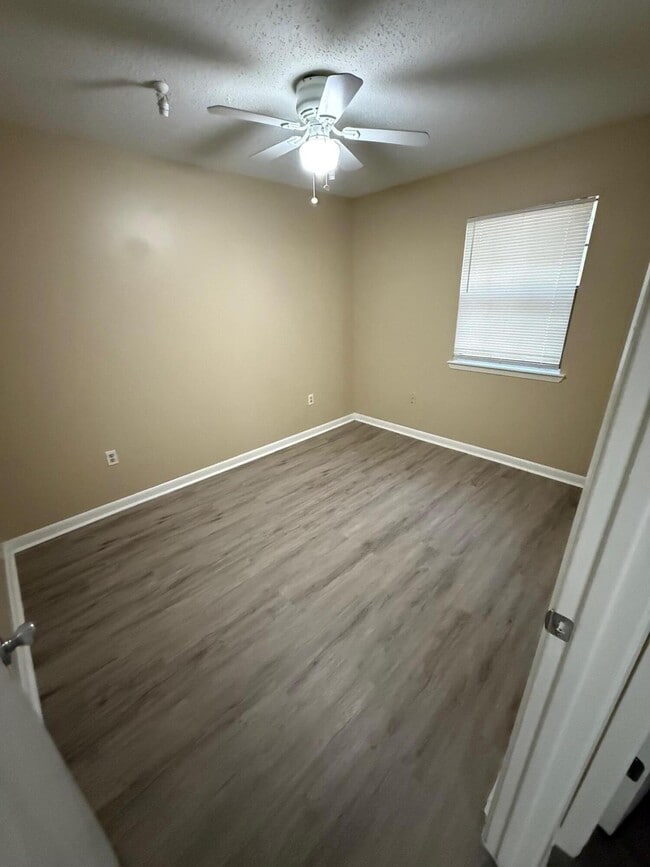 Building Photo - 830 Cardinal St