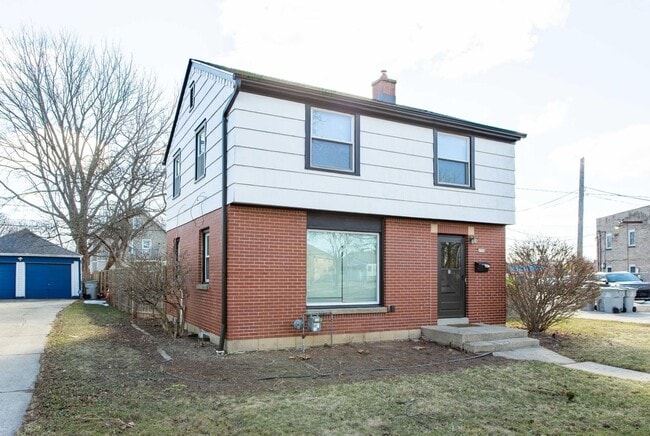 Building Photo - 2750 N 61st St