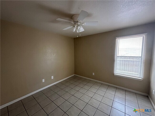 Building Photo - 417 Deloris Dr