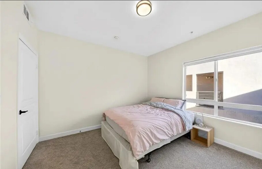 Bed2 - 2321 W 10th St