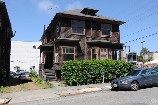 Primary Photo - 1922-1924 Walnut St