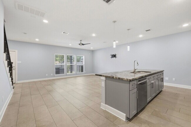 Building Photo - 8419 Observatory St