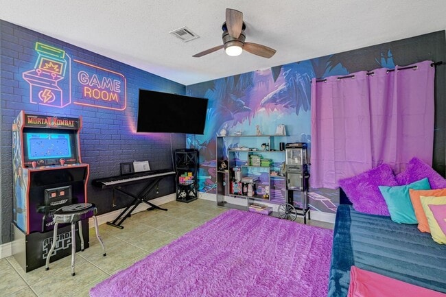 Building Photo - Beautiful single-story custom home featuri...