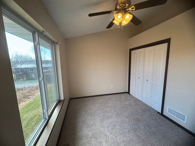 Building Photo - 460 RJ Dr