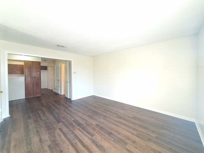 Building Photo - 6605 Park Pl Dr
