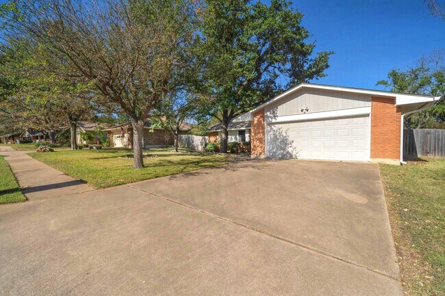 Building Photo - 5510 Wagon Train Rd