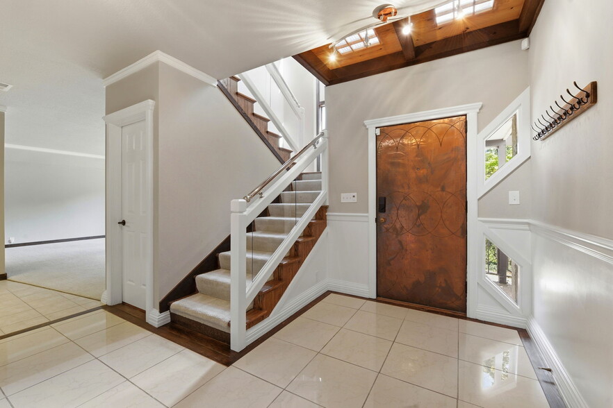 Building Photo - 158 Los Robles Dr