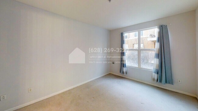 Building Photo - 401 Crescent Ct