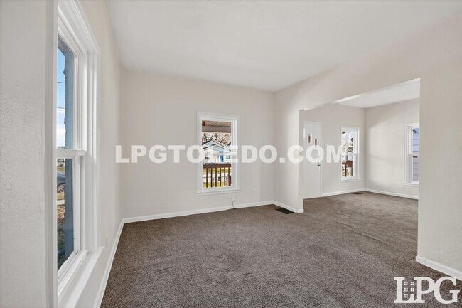 Building Photo - 1434 Kedron St