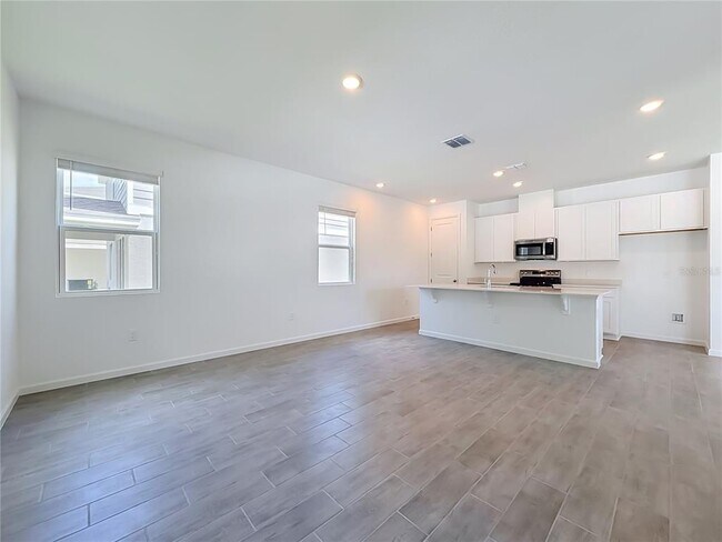 Building Photo - 770 Lake Dell Ave