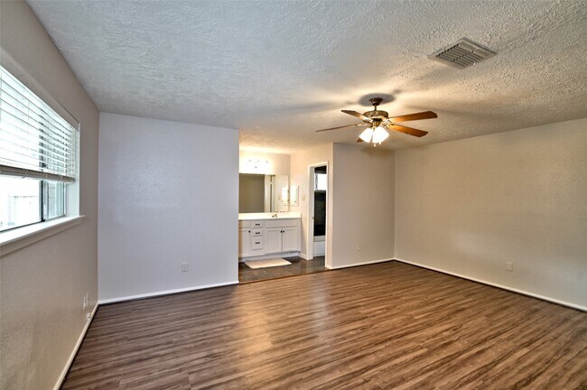 Building Photo - 11203 Verlaine Dr